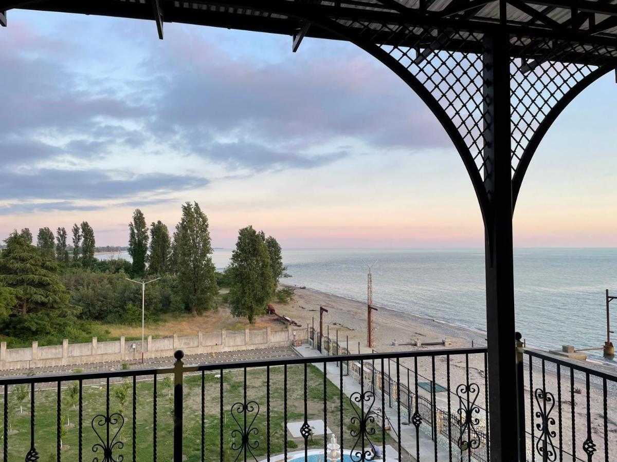 Hotel Black Sea Sukhumi Ngoại thất bức ảnh
